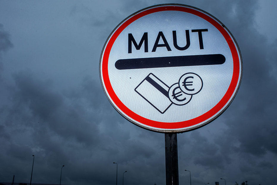 Dunkle Wolken über der Hauptstadt: Kostet der Luxus einer schnellen Verbindung durch Berlin bald ordentlich Euros? (Symbolbild)