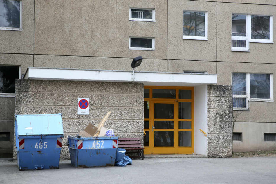 Die Bewohner des Hauses in der Albert-Köhler-Straße hatten Glück, das Feuer erlosch, bevor schlimmeres passieren konnte.