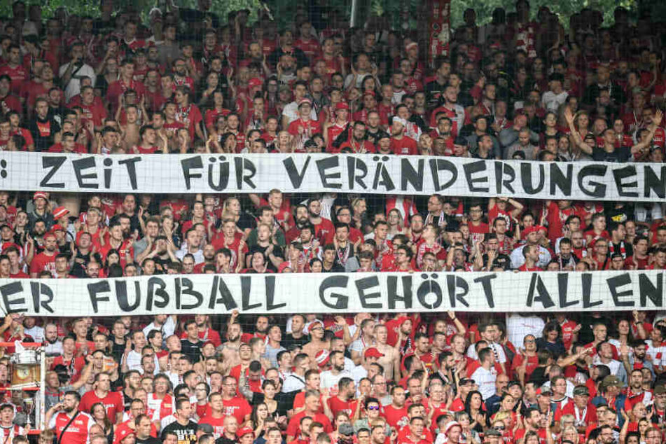 Bereits im Hinspiel gab es im Stadion An der Alten Försterei Fanproteste.