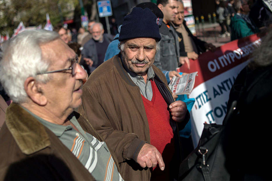 Mitglieder der kommunistischen Gewerkschaft PAME haben bereits am Donnerstag in Athen gegen die harte Sparpolitik der Regierung protestiert.