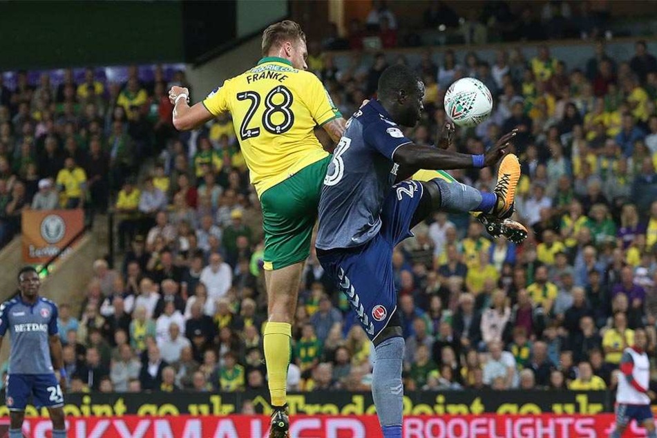 Eine echte Kante. Marcel Franke (Nummer 28) im Spiel zwischen Norwich und Charlton Athletic. "In England ist der Fußball anders - im Luftkampf gibt's kein Abpfeifen. Da kannst du mit den Ellbogen arbeiten..."