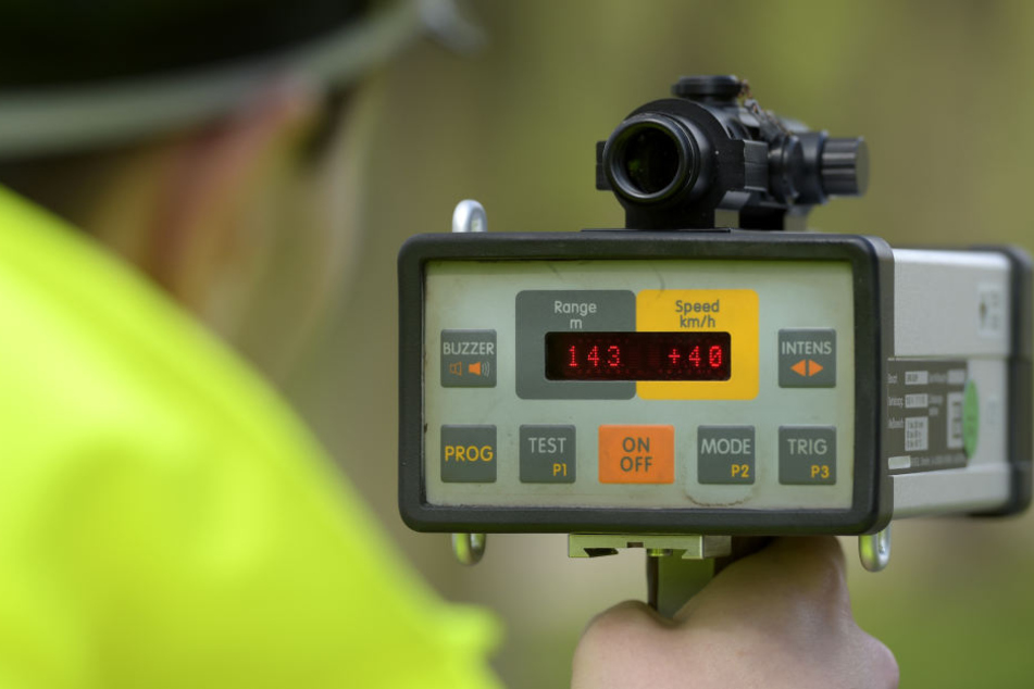Mit bis zu 80 km/h zu schnell war die junge Frau unterwegs. (Symbolbild)