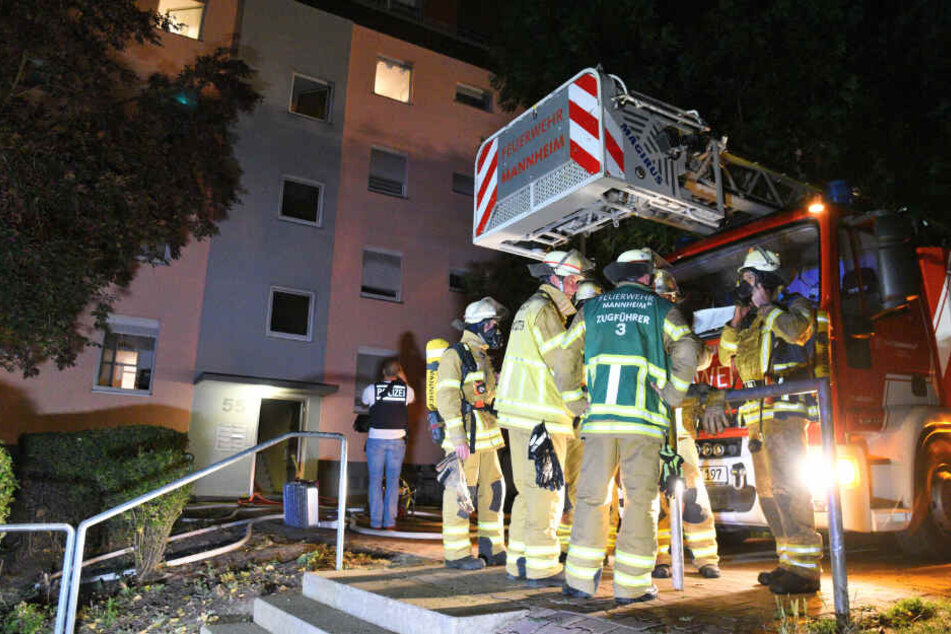 Starker Rauch breitete sich im gesamten Gebäude aus. Das Haus ist derzeit unbewohnbar.
