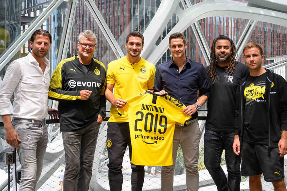 Roman Weidenfeller, Norbert Dickel, Mats Hummels, Sebastian Kehl, Patrick Owomoyela und Mario Götze bei einem Pressetermin für "Inside Borussia Dortmund".