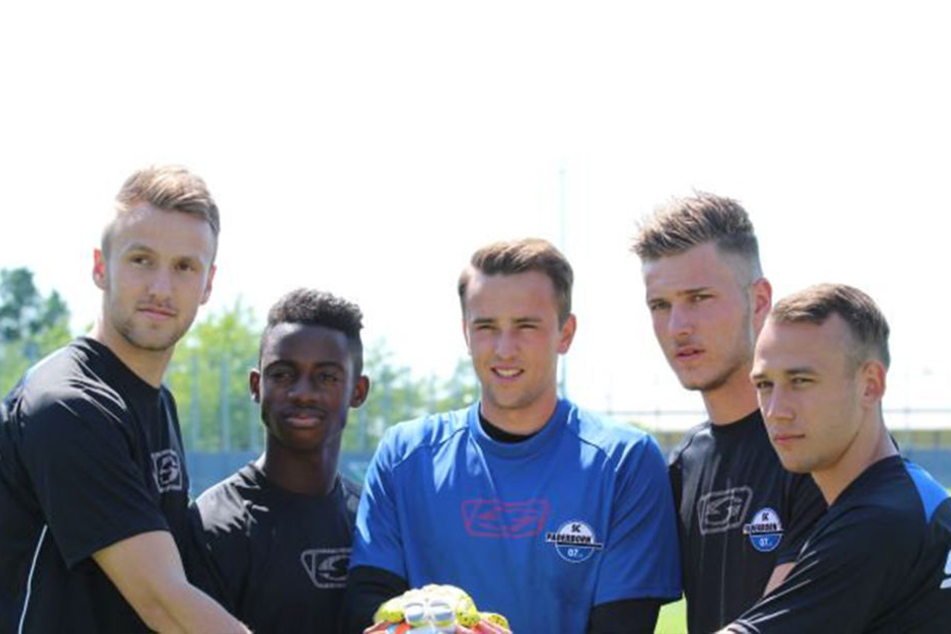 Zum Trainingsauftakt waren fünf Neuzugänge beim SC Paderborn 07 dabei. Von links: Leon Fesser, Christopher Antwi-Adjei, Leopold Zingerle, Dennis Srbeny und Timo Mauer.