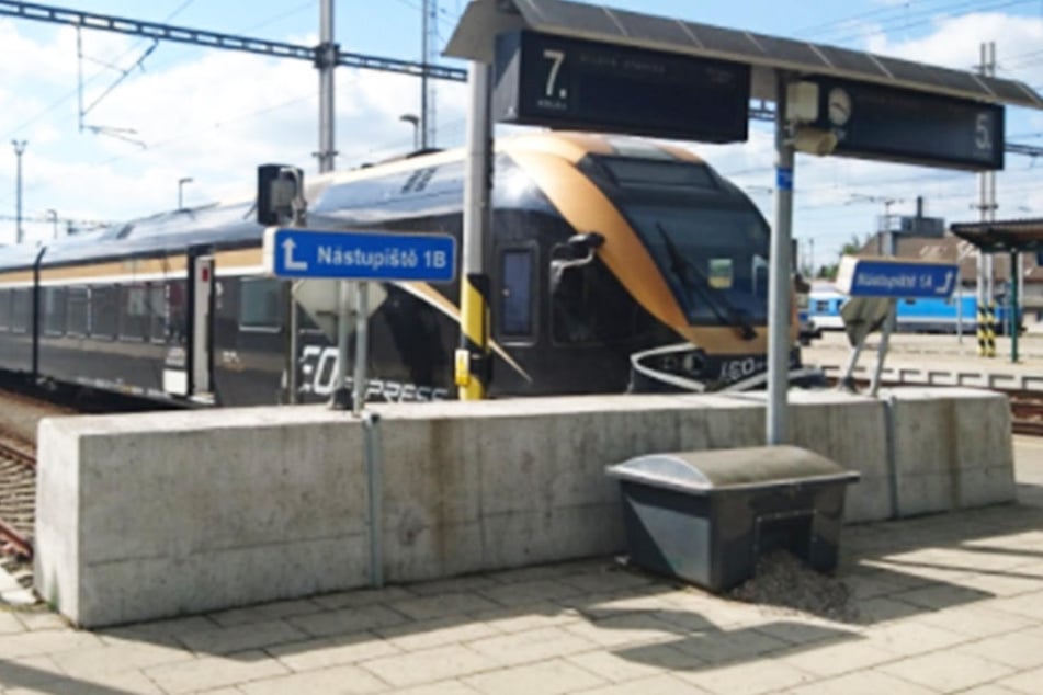 Der Zugführer konnte den Express nicht mehr stoppen und knallte ungebremst auf den Prellbock.