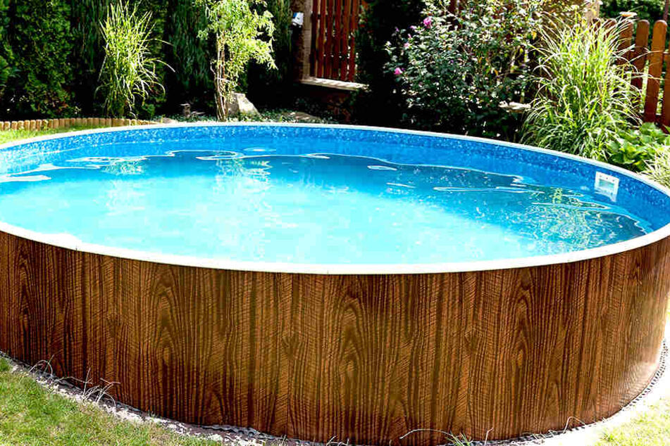 Ein 74 Jahre alter Mann ist in seinem Pool ertrunken.