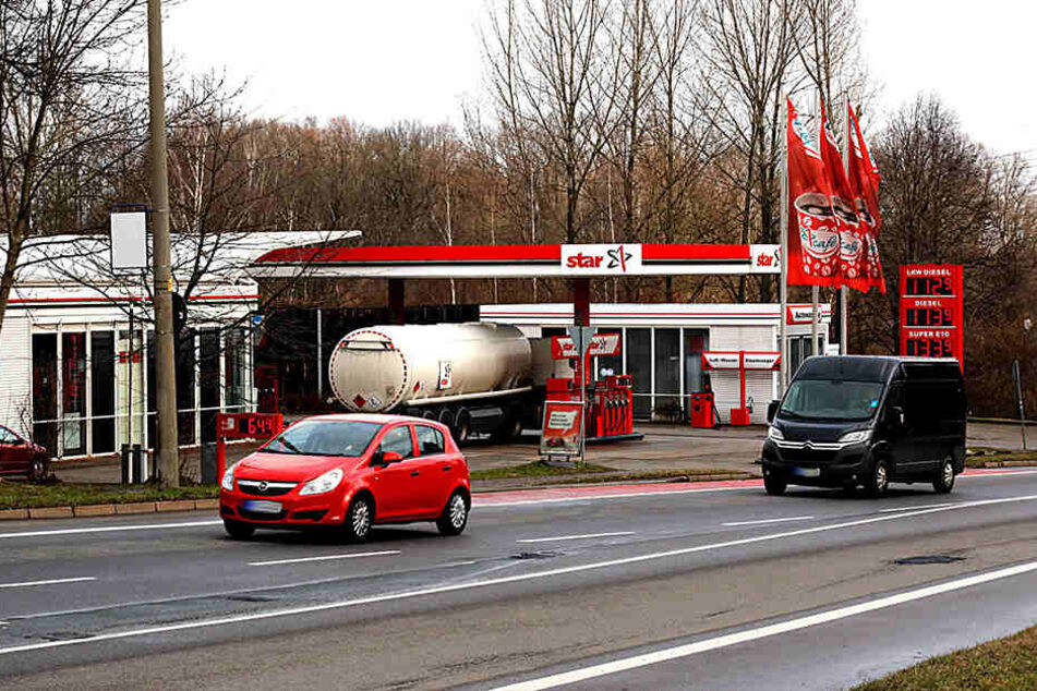 Einbruch in die Tankstelle Wolgograder Allee: Pächter zittern vor einer
Zigaretten-Diebesbande.
