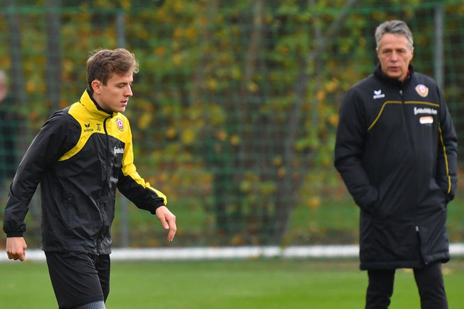 Trainer Uwe Neuhaus (r.) hat mit seinen Schützlingen im Verlaufe der Woche an der Verbesserung der Abschlüsse gearbeitet. Dazu gehört auch, dass die Mittelfeldspieler um Niklas Hauptmann (l.) die Qualität der Vorlagen erhöhen.