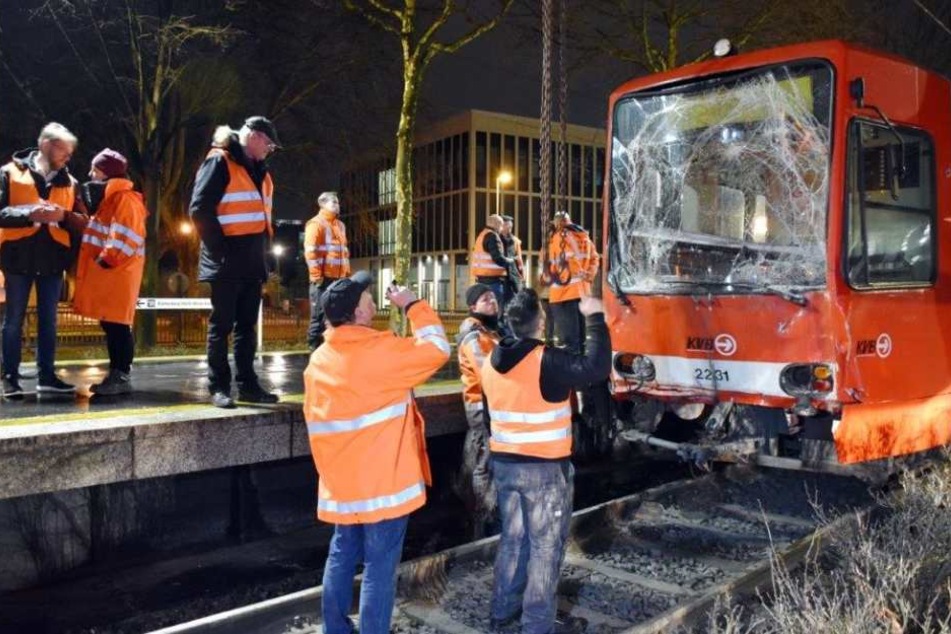 Die Bergung der Bahnen dauerte bis in die Nacht.