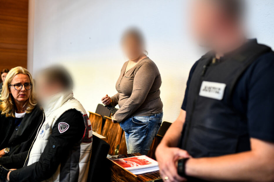 Staufen sorgte erst im vergangenen Jahr für Schlagzeilen: Damals hatten eine Mutter (Mitte) und ihr Lebensgefährte (links) einen Buben zum Vergewaltigen verkauft.
