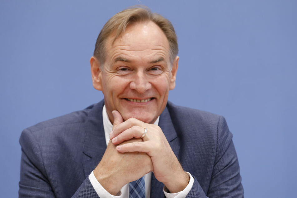 "Wir haben erneut bewiesen, dass wir europaweit im Wettbewerb bestehen und gewinnen können", freut sich Leipzigs Oberbürgermeister Burkhard Jung (61, SPD).