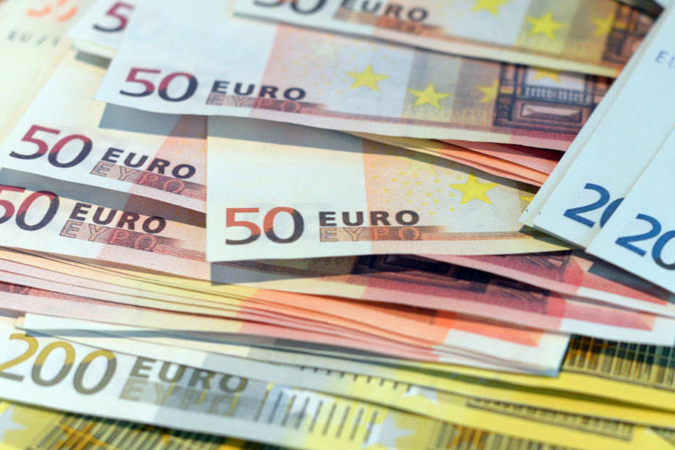In einem Auto fand die Polizei rund 2000 Euro in Falschgeld.