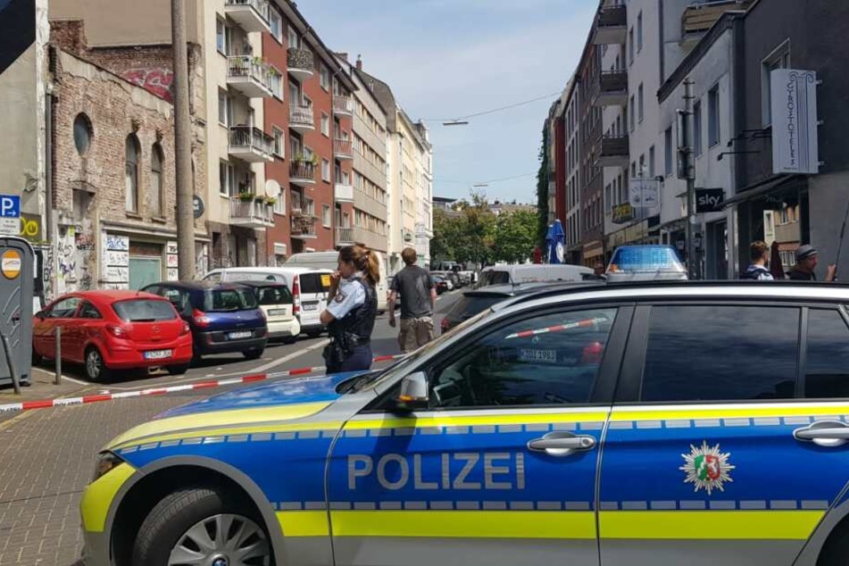 Die Polizei sperrte den Einsatzort weiträumig ab. Die Bonner Polizei hat die Ermittlungen übernommen.