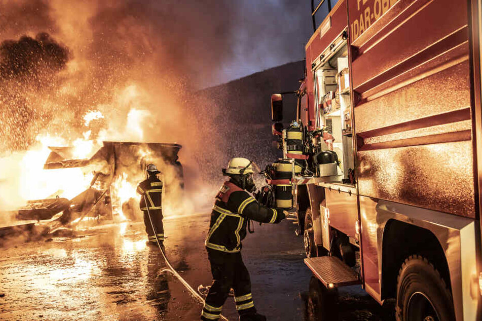 Die Feuerwehr hatte den Brand gegen 6.30 Uhr weitestgehend unter Kontrolle.