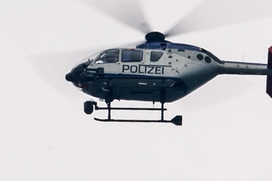 Der Junge wurde mit Hilfe eines Polizeihubschraubers gesucht. (Symbolbild)
