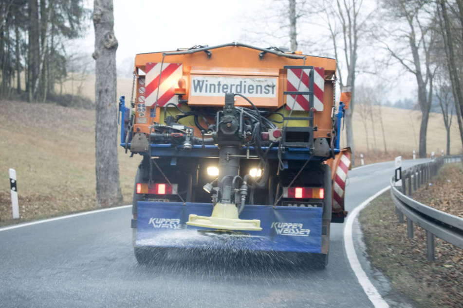 Winterdienst ist zwischen Tannenberg und Annaberg unterwegs.