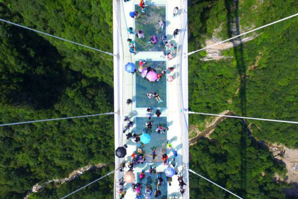 Tausende Menschen hatten auf die Eröffnung der Brücke gewartet. Doch nur 800 dürfen gleichzeitig drauf