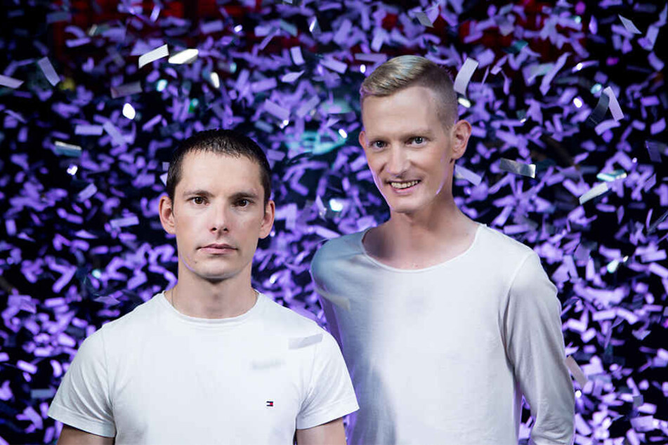 Nach Clueso, Mike Singer und Die Lochis werden jetzt auch Gestört aber GeiL auf einem Schulhof auftreten.