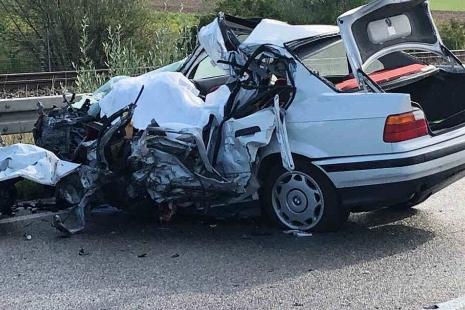 Eine 56 Jahre alte Autofahrer ist bei einem schweren Unfall in Bayern gestorben.