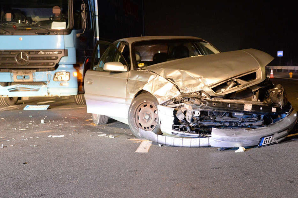 Der Fahrer des Opels musste sofort in ein Krankenhaus gebracht werden.