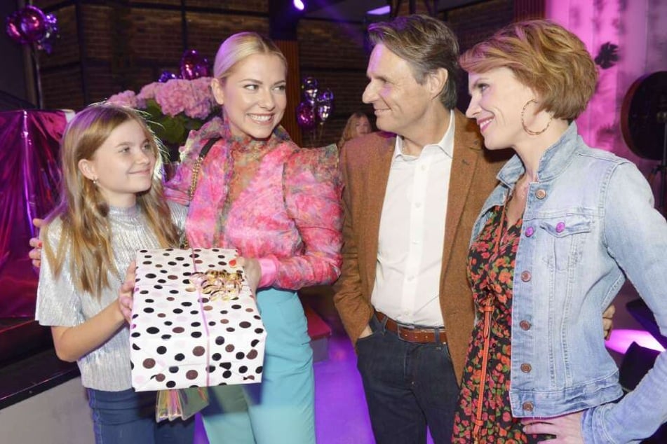 Eigentlich wollte Johanna (l.) ihren Geburtstag mit Freunden und Familie im Mauerwerk nachfeiern.