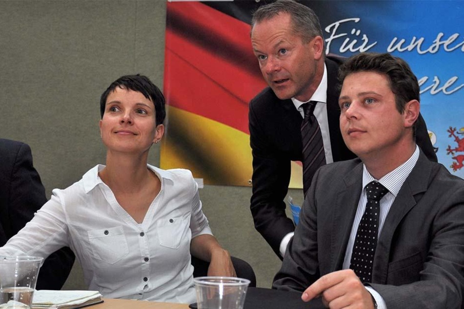 Stephan Reuken (re.) neben Frauke Petry am 26.08.2016 im Anklamer Volkshaus (Mecklenburg-Vorpommern).
