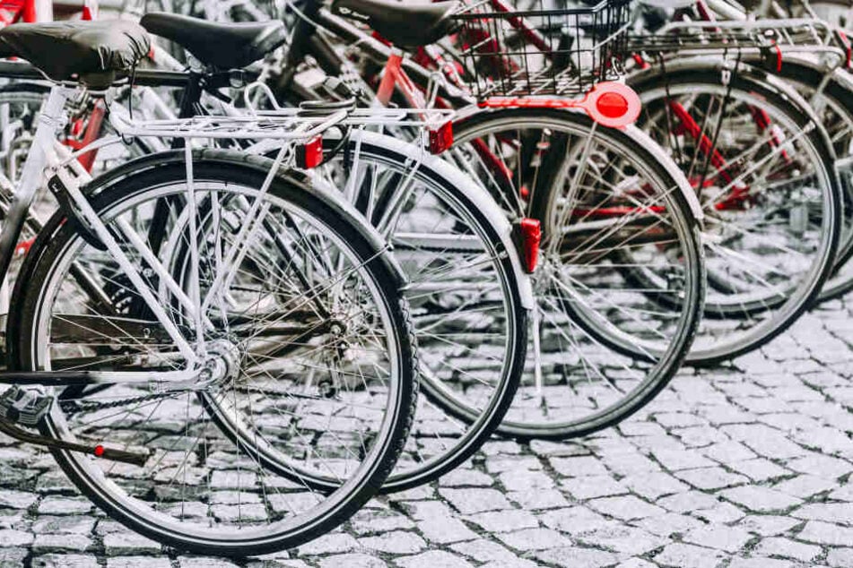 In Düsseldorf könnten "Fahrrad-Parkplätze" bald kostenpflichtig werden (Symbolbild).
