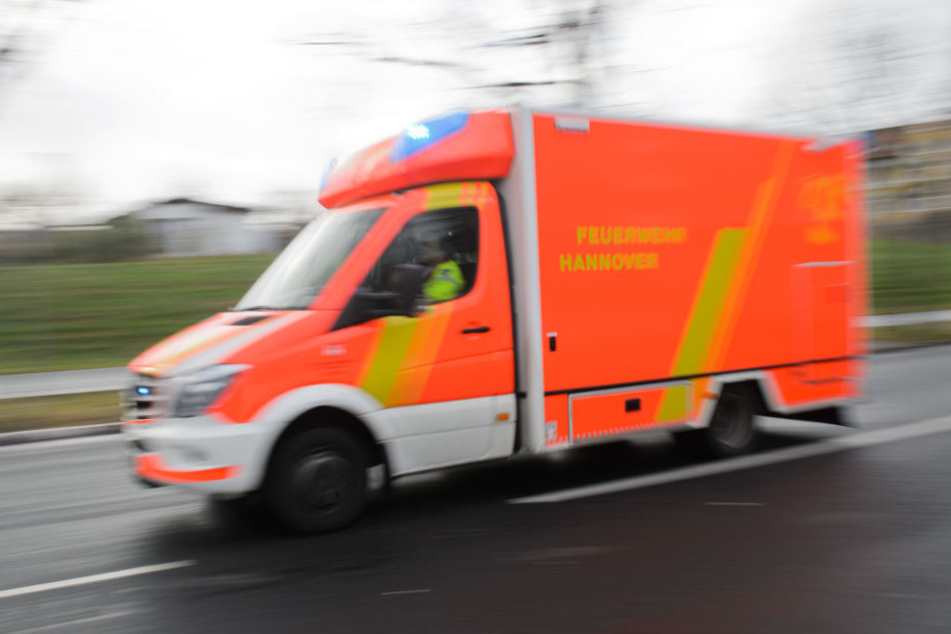 Der Rettungsdienst brachte die Verletzten in Krankenhäuser (Symbolbild).