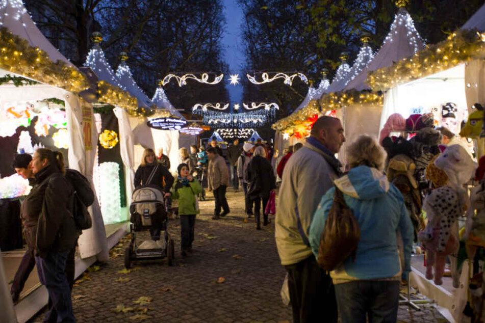 Auf dem Weihnachtsmarkt am Jorge-Gomondai-Platz wurde eine Frau beklaut. (Archivbild)