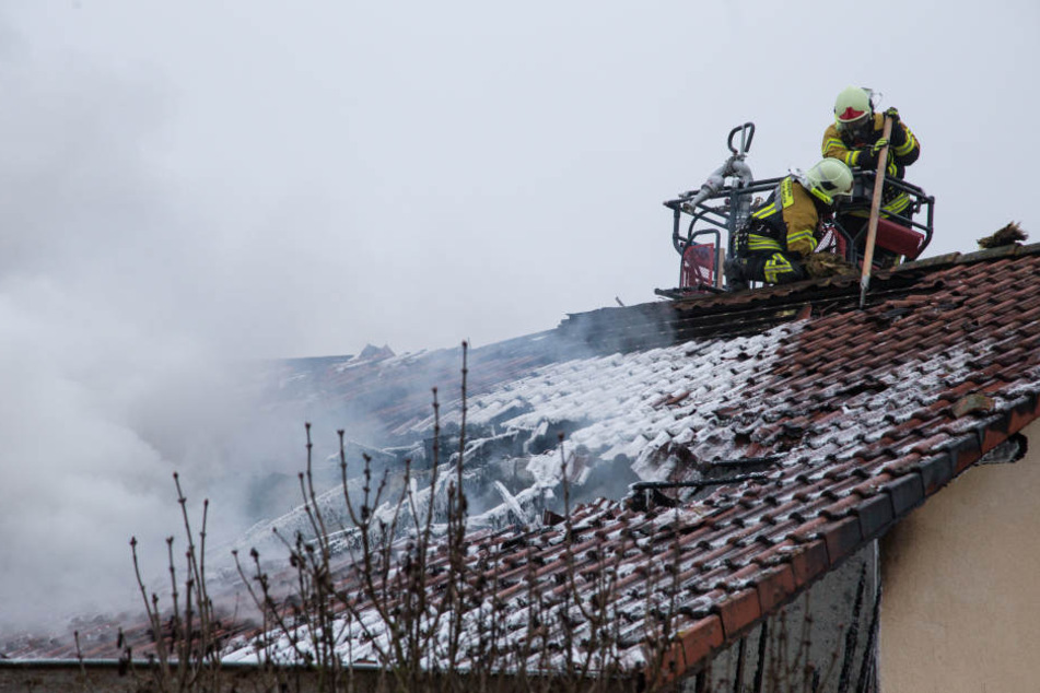 Der Dachstuhl wurde bei dem Feuer schwer beschädigt.