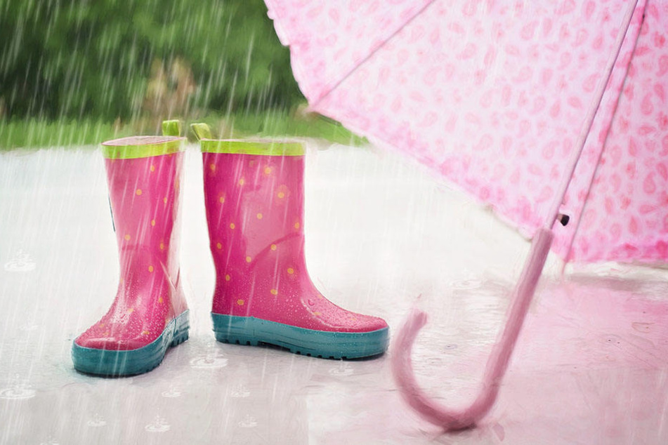 Gummistiefel und Regenschirm sollten an diesem Wochenende nicht fehlen.