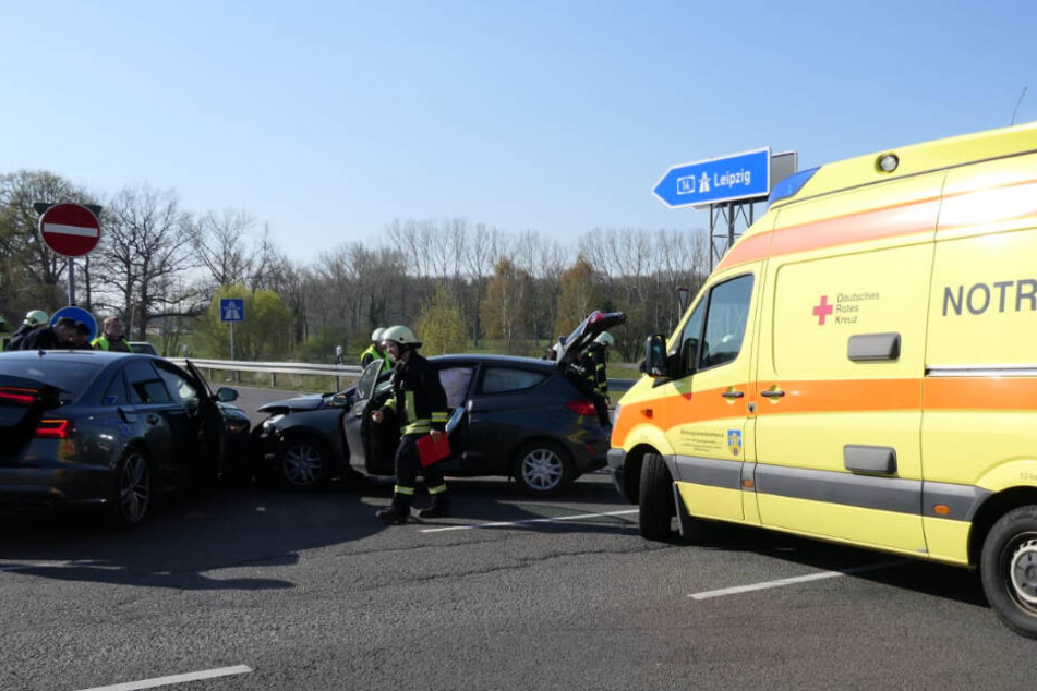 Eine Person wurde bei dem Unfall verletzt.