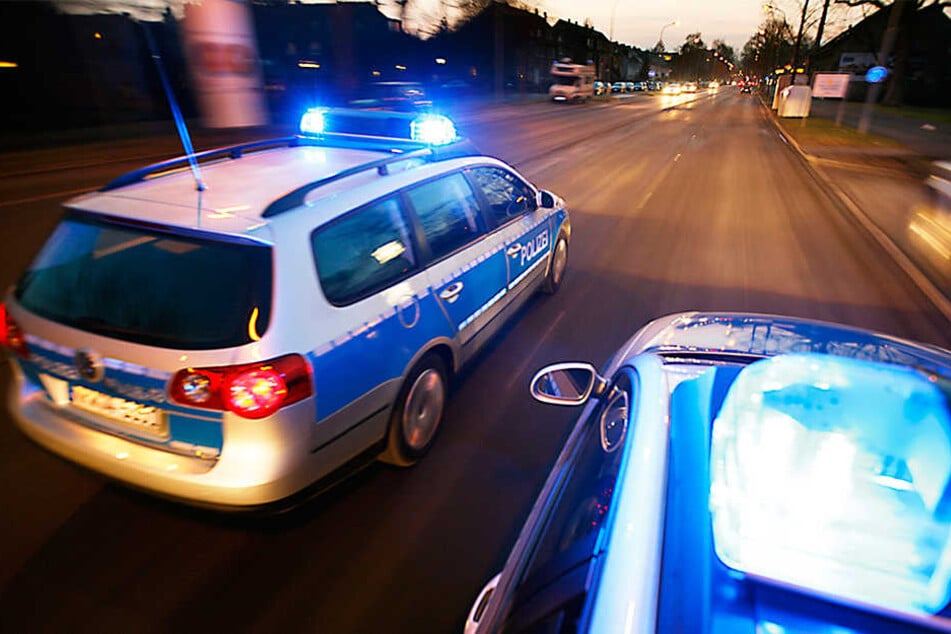 Die Polizei sucht jetzt Zeugen, die Angaben zum Fahrer machen können.