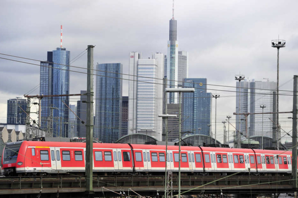 Die S-Bahn gehört in Frankfurt zu den wichtigsten Verkehrsmitteln.