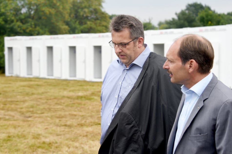 Pierre Gilgenast (rechts) hat klare Forderungen an das Land im Falle einer Wiedereröffnung der Landesunterkunft für Flüchtlinge (Archivbild).