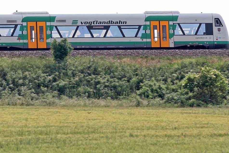 Die Vogtlandbahn erfasste die Person im Gleisbereich. (Symbolbild)
