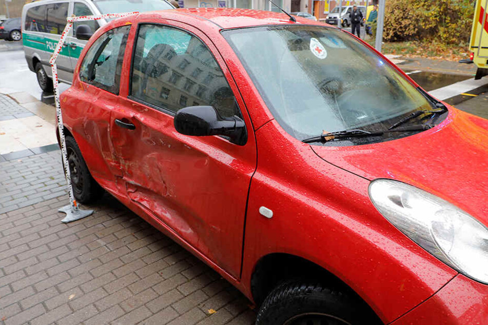 Der Nissan war an der Kreuzung Lützowstraße/ Zwickauer Straße in einen Unfall verwickelt.