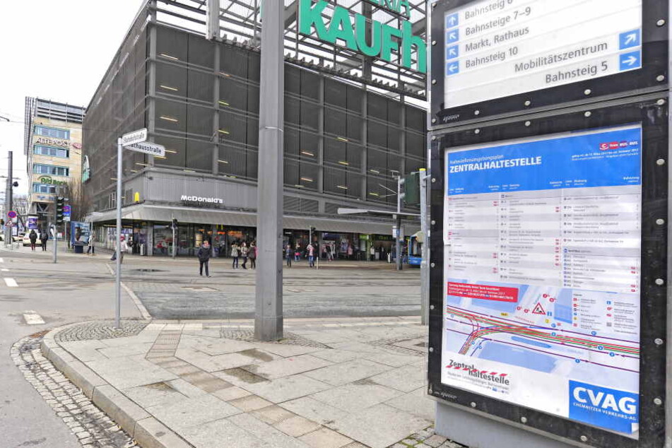 Die CVAG informiert in den Schautafeln über den Umbau.