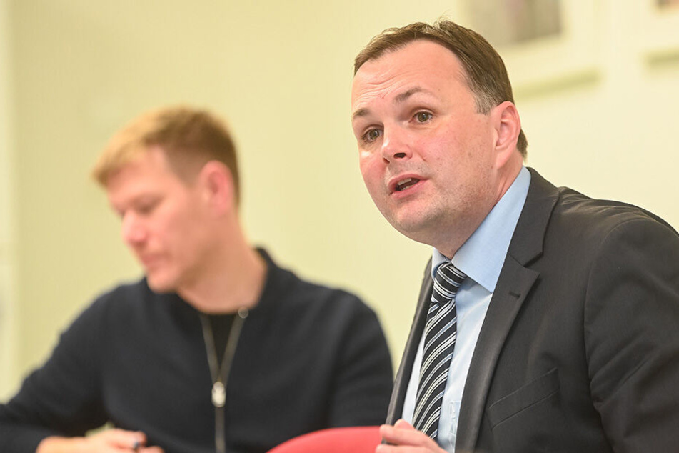 André Schollbach (40, Linke): "Dieser Immobilienkonzern presst die Mieter aus wie reife Zitronen."