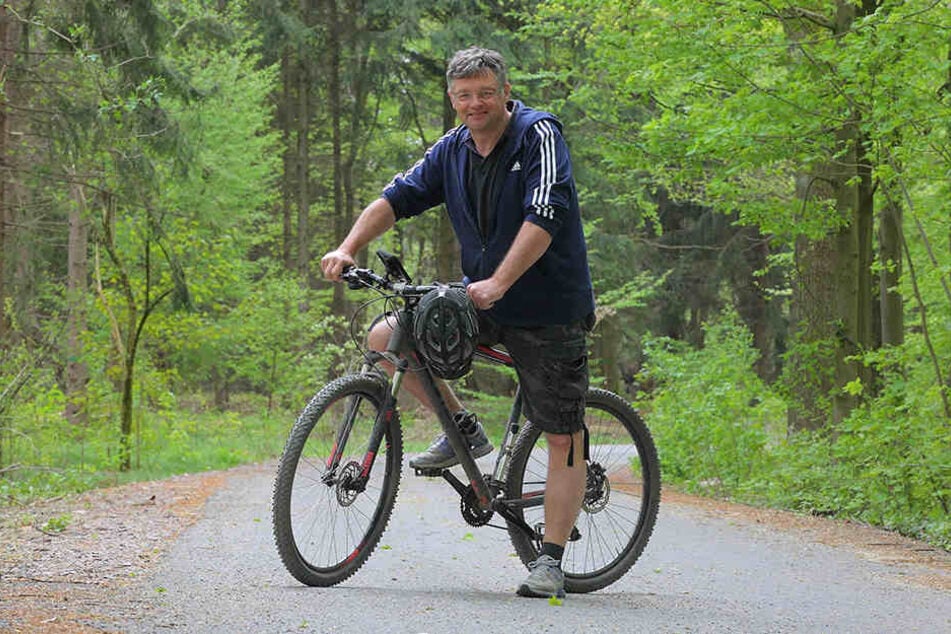 FDP-Chef und Mountainbiker Holger Zastrow (49) wünscht sich mehr Asphaltwege durch die Dresdner Heide.