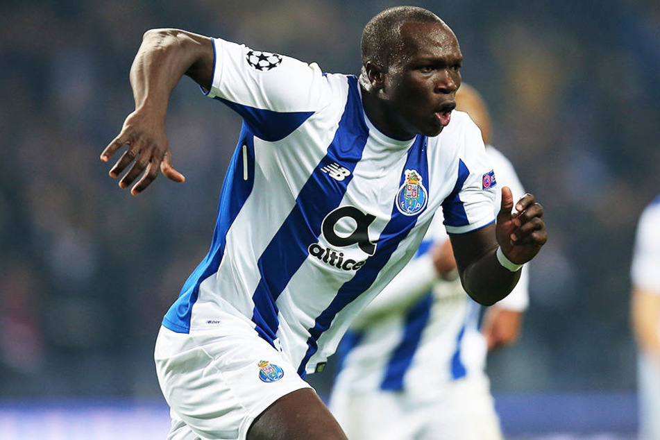 Oder eher er her? Portos Sturmbulle Vincent Aboubakar.