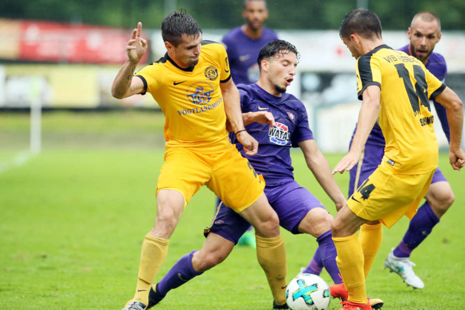 Arianit Ferati und Christian Tiffert gegen die Auerbacher Thomas Stock und Sebastian Schmidt.