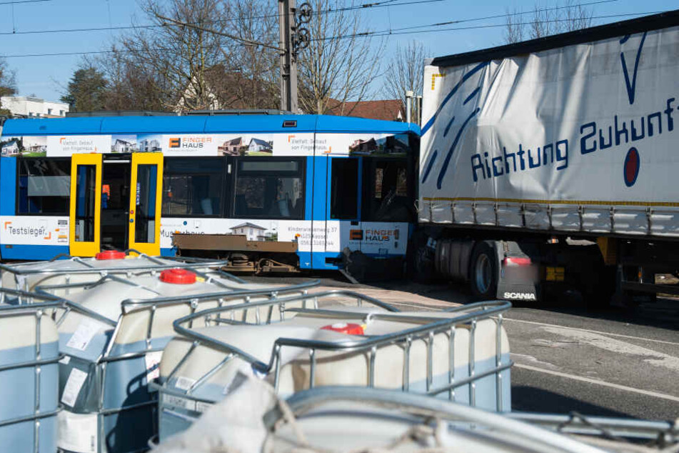 Die 16 Verletzten des Straßenbahn-Crashs sind zwischen 12 und 53 Jahre alt.
