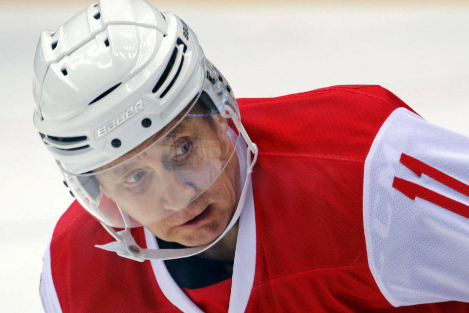 Russlands Präsident Wladimir Putin (64) spielt wieder Eishockey.