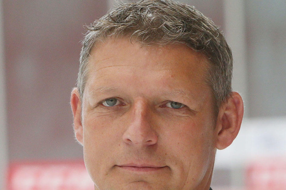 Er gibt dem Trainer die notwendige Rückendeckung. Sportchef Ronny Bauer.