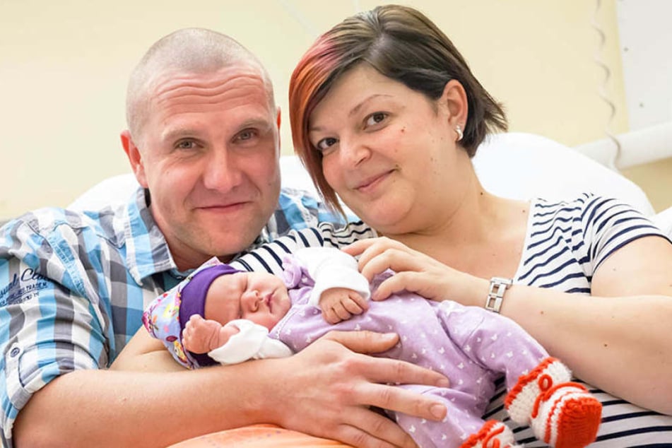 Stolze Eltern: Papa Eric (31) mit Mama Katja (31) und der kleinen Lynn.