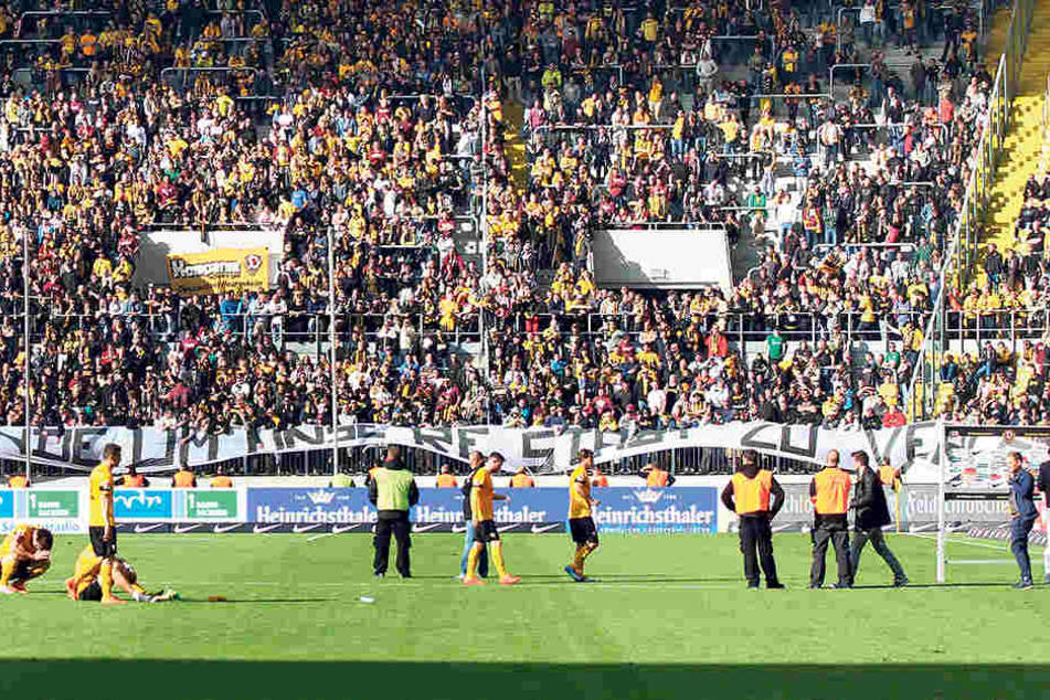 Einer der dunkelsten Tage in der Vereinsgeschichte: Abstieg gegen Arminia Bielefeld 2014, damals allerdings im dritten Jahr.