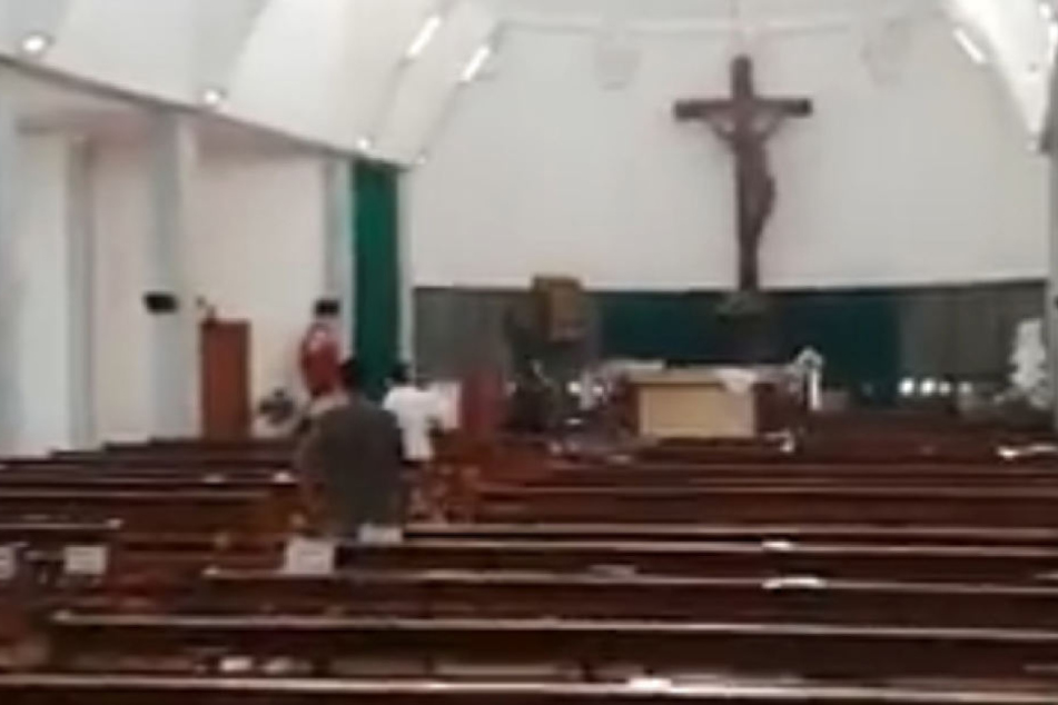 Gottesdienstbesucher versuchten den Mann zu stoppen.