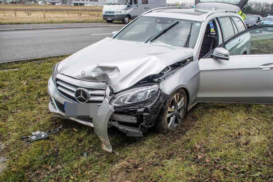 Wohl zu tief ins Glas geschaut hatte dieser Mercedesfahrer am Samstagvormittag.